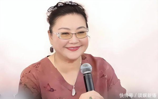 配资炒股大全 #戏里嫁太子炳，戏外老公成谜，65岁八姑与阿香亲如母女！
